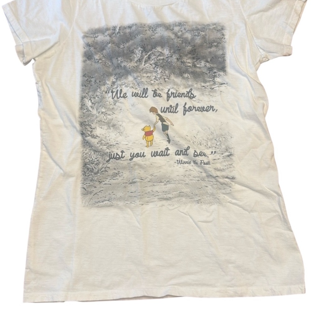 Classic White Graphic Tee with Winnie the Pooh. Juniors XL